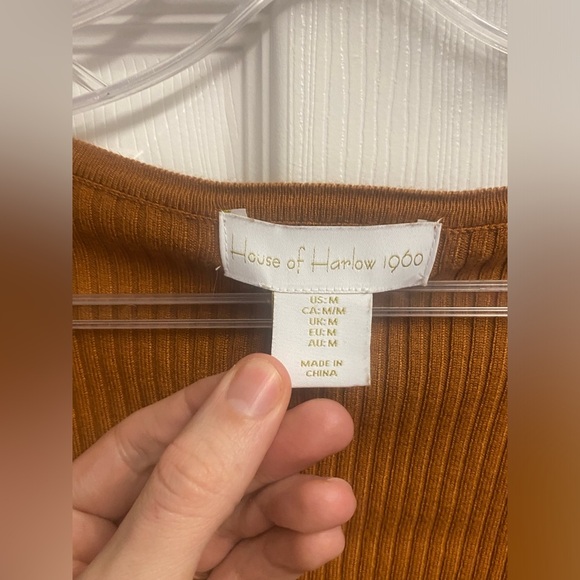 NWOT House of Harlow Ribbed Cropped Sweater Size Medium - Picture 3 of 5